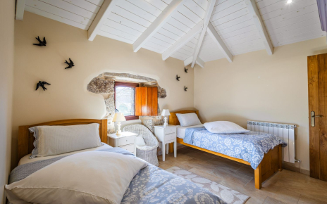 Bedroom 2: Twin bedded room - first floor